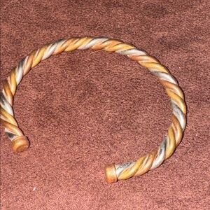 Double chain gold toned bracelet 🐈‍⬛